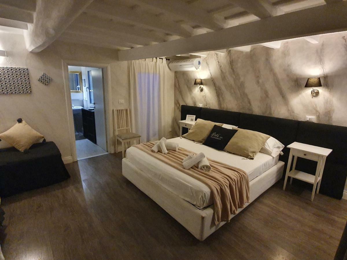 Delsi Pantheon Affittacamere 2*